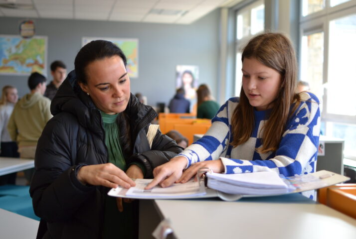 230206_Schulbesuch Ministerin Klinkenberg_KAE Sekundar_(c) Kabinett Klinkenberg (23)